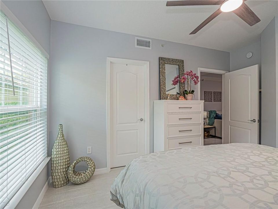 В аренду: $2,600 (2 спален, 2 ванн, 1070 Квадратных фут)