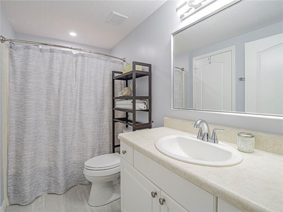 В аренду: $2,600 (2 спален, 2 ванн, 1070 Квадратных фут)