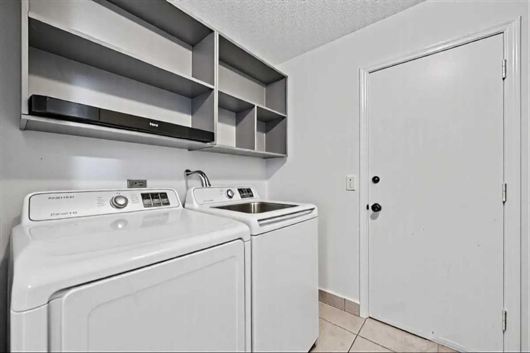 Active With Contract: $599,000 (3 beds, 2 baths, 1621 Square Feet)