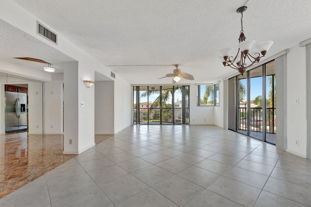 Activo con contrato: $379,900 (3 camas, 2 baños, 1730 Pies cuadrados)