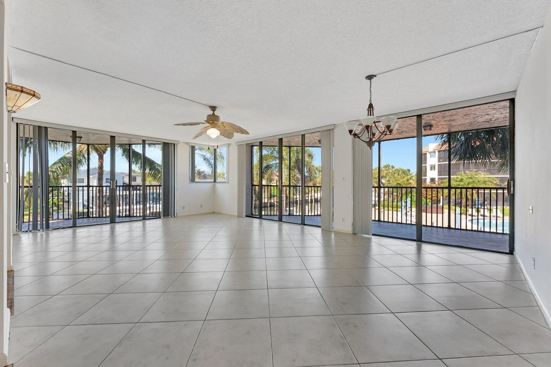 Activo con contrato: $379,900 (3 camas, 2 baños, 1730 Pies cuadrados)