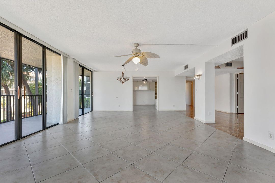 Activo con contrato: $379,900 (3 camas, 2 baños, 1730 Pies cuadrados)