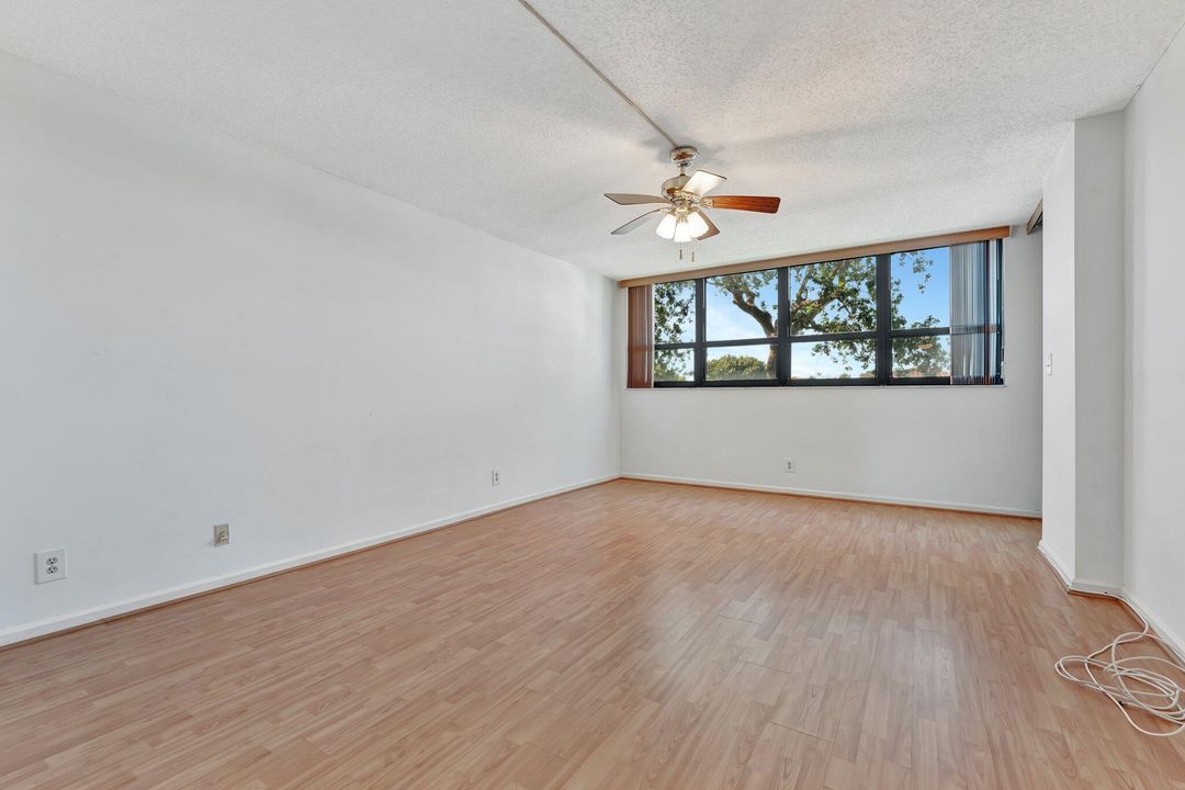 Activo con contrato: $379,900 (3 camas, 2 baños, 1730 Pies cuadrados)