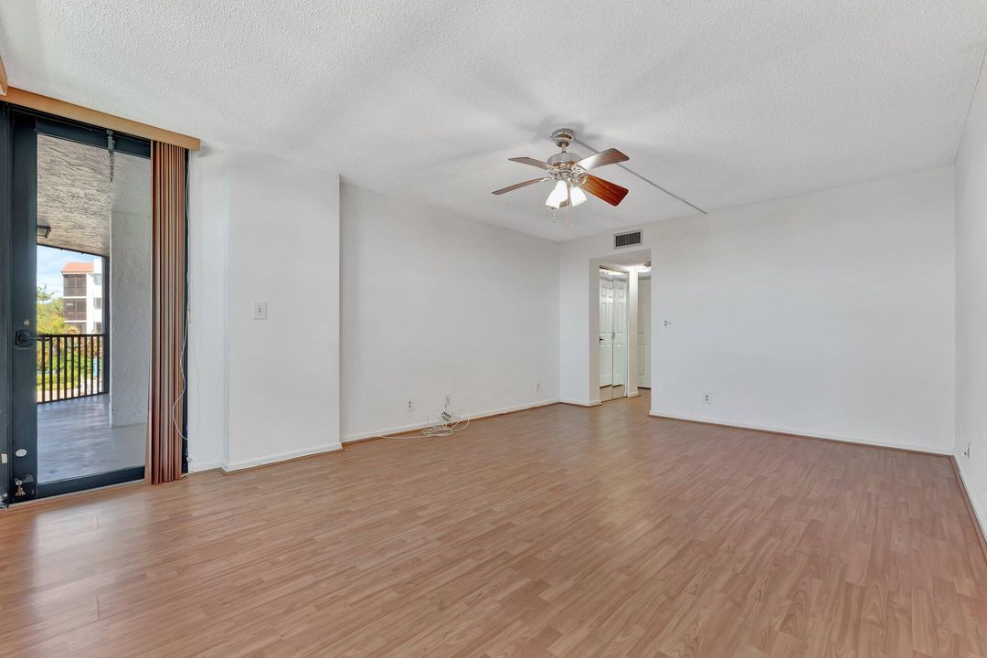 Activo con contrato: $379,900 (3 camas, 2 baños, 1730 Pies cuadrados)