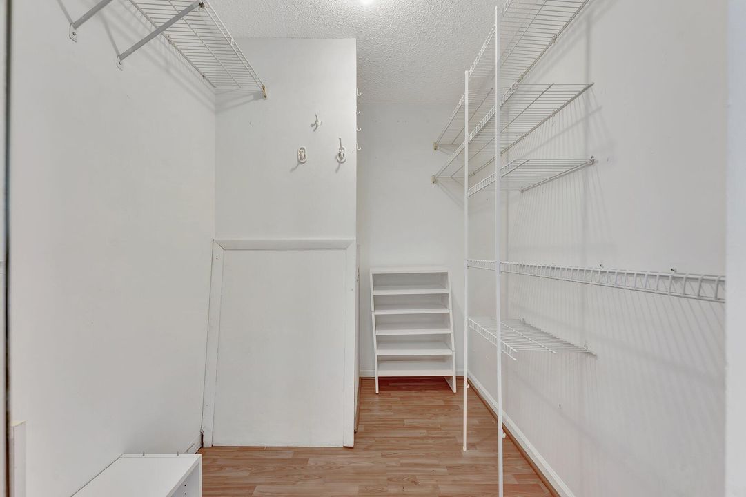 Activo con contrato: $379,900 (3 camas, 2 baños, 1730 Pies cuadrados)