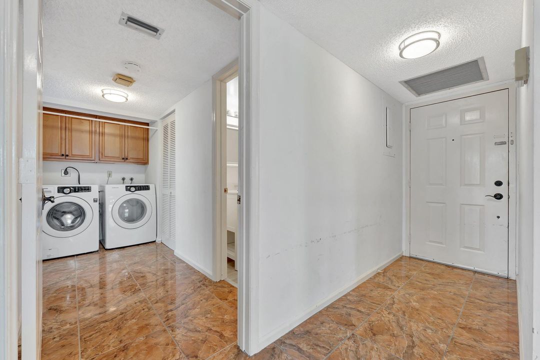 Activo con contrato: $379,900 (3 camas, 2 baños, 1730 Pies cuadrados)