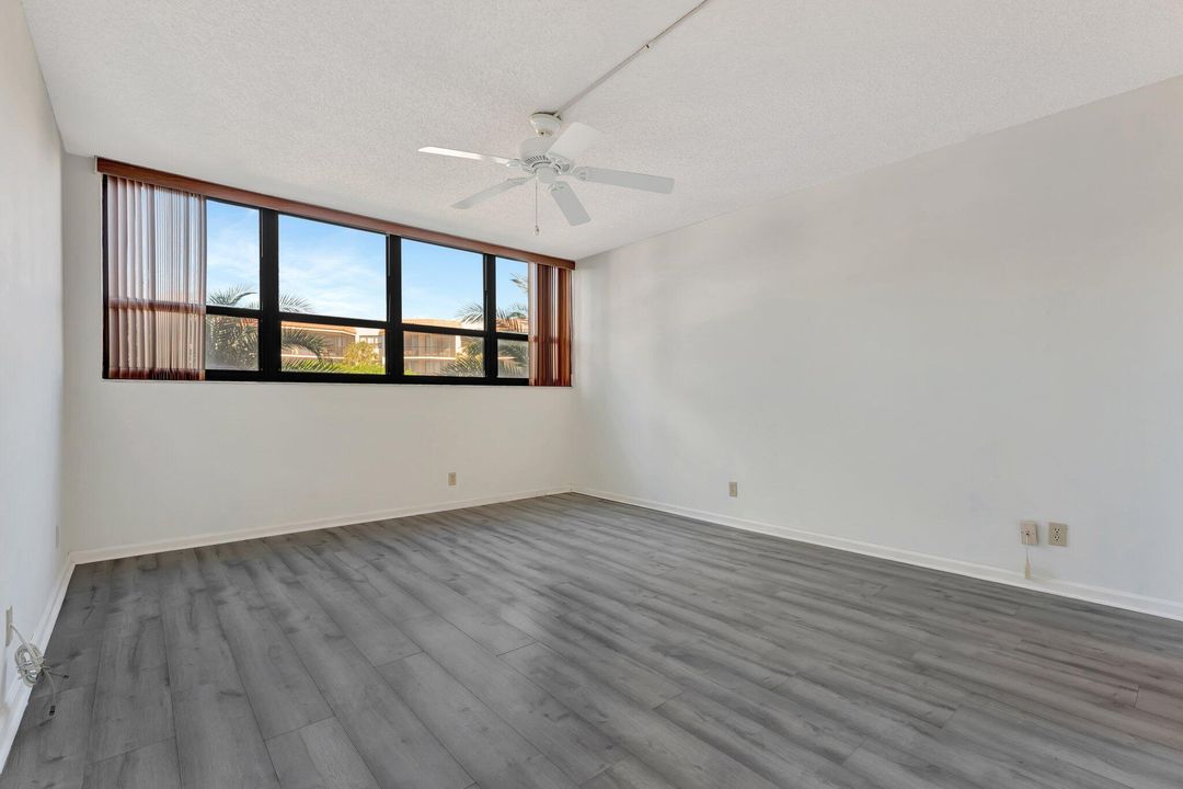 Activo con contrato: $379,900 (3 camas, 2 baños, 1730 Pies cuadrados)