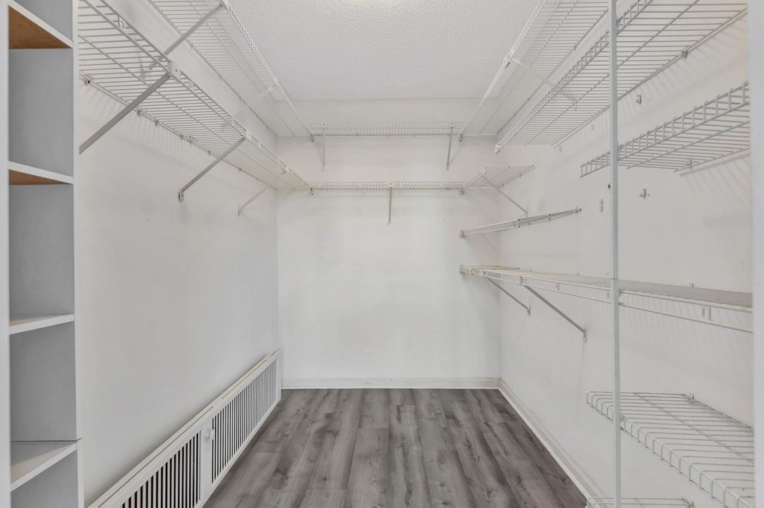 Activo con contrato: $379,900 (3 camas, 2 baños, 1730 Pies cuadrados)