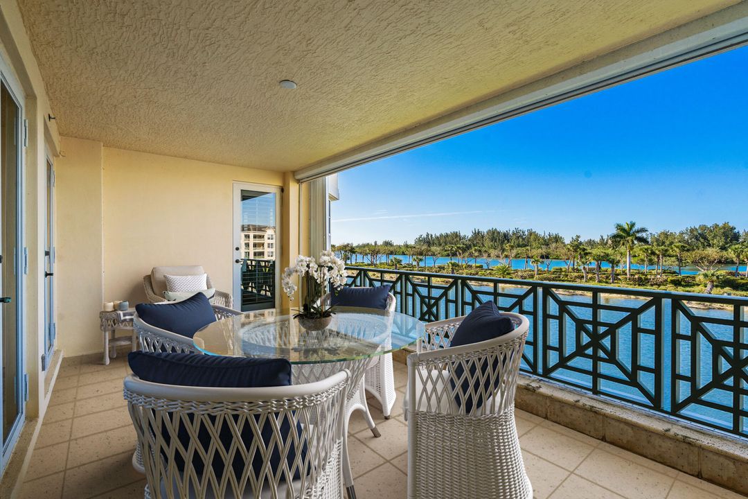 For Sale: $1,199,000 (3 beds, 3 baths, 2760 Square Feet)