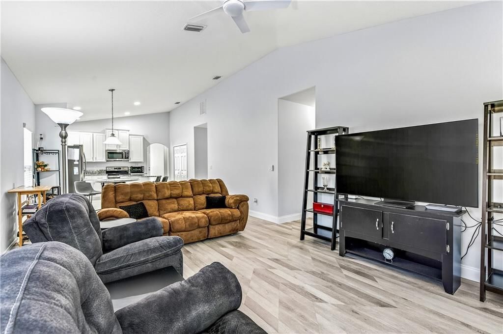 待售: $400,000 (3 贝兹, 2 浴室, 1970 平方英尺)