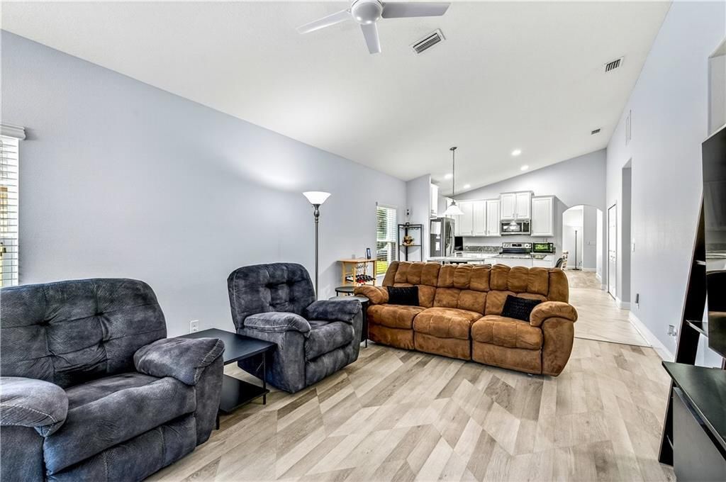 待售: $400,000 (3 贝兹, 2 浴室, 1970 平方英尺)