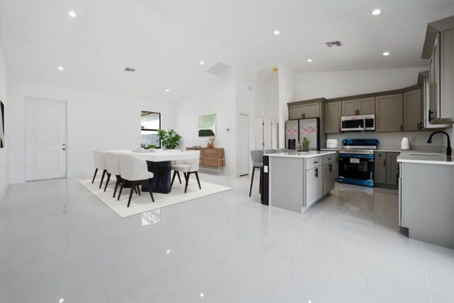 En Venta: $498,000 (4 camas, 2 baños, 1658 Pies cuadrados)