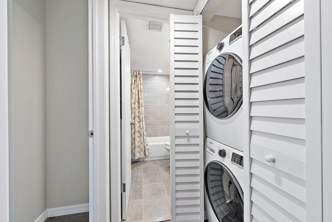 На продажу: $425,000 (2 спален, 2 ванн, 1084 Квадратных фут)