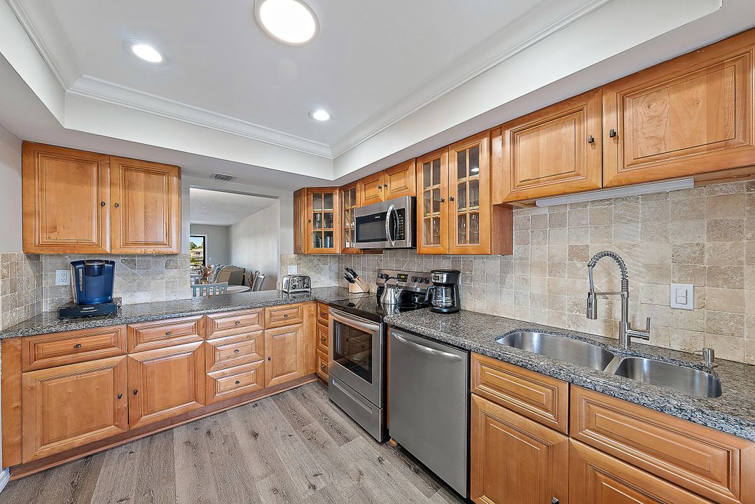 На продажу: $425,000 (2 спален, 2 ванн, 1084 Квадратных фут)