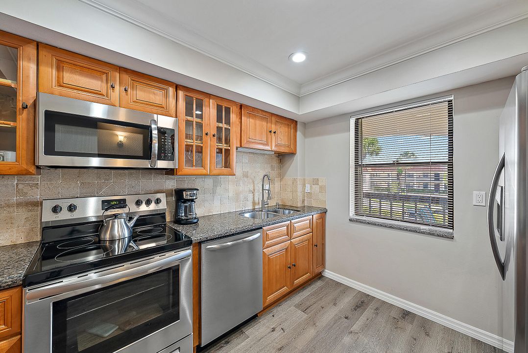 На продажу: $425,000 (2 спален, 2 ванн, 1084 Квадратных фут)