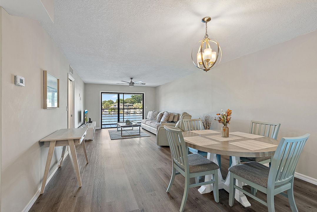 На продажу: $425,000 (2 спален, 2 ванн, 1084 Квадратных фут)