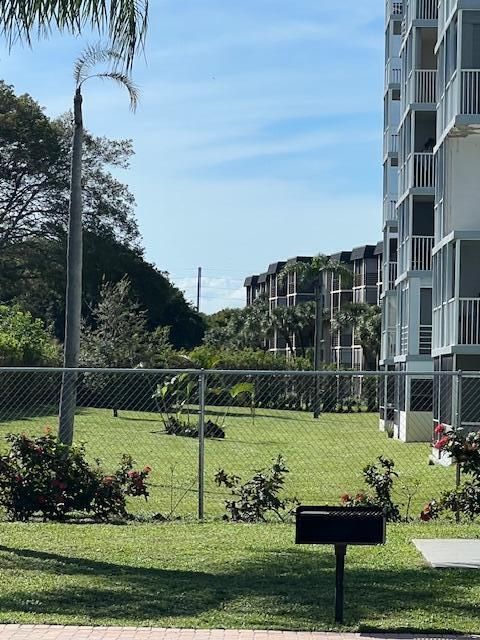 合同活跃: $2,500 (2 贝兹, 2 浴室, 1200 平方英尺)