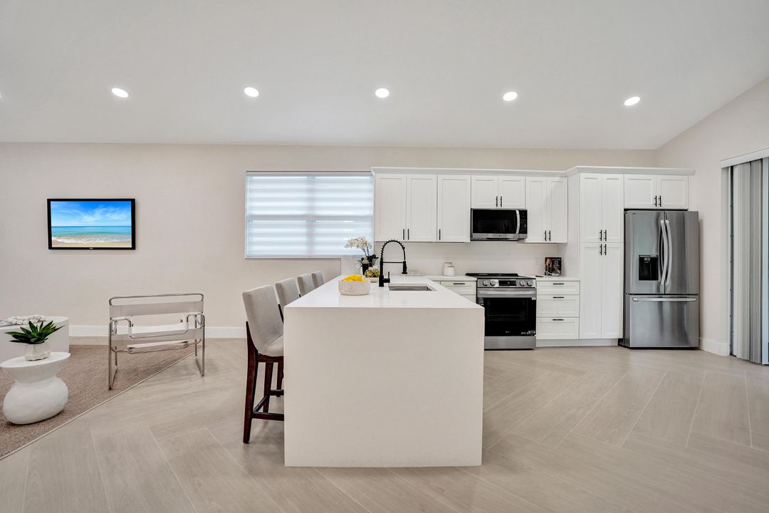 待售: $890,000 (4 贝兹, 2 浴室, 1998 平方英尺)