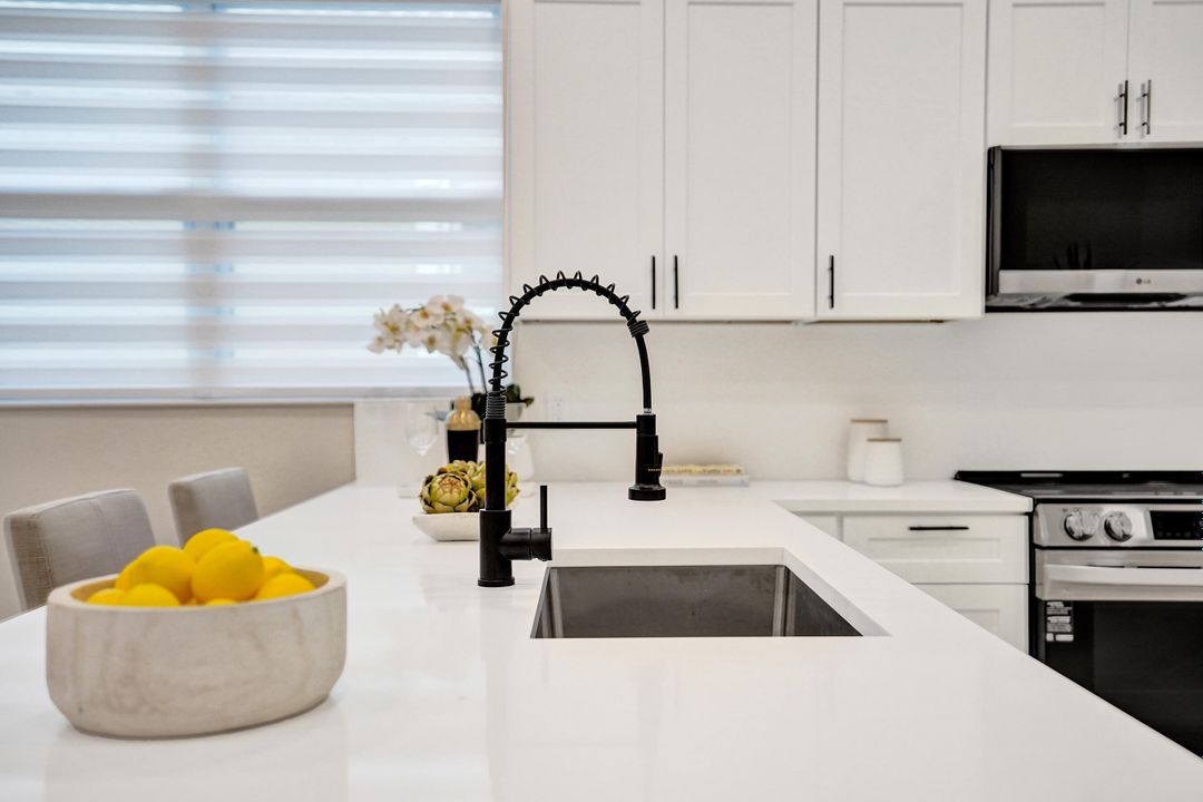 待售: $890,000 (4 贝兹, 2 浴室, 1998 平方英尺)