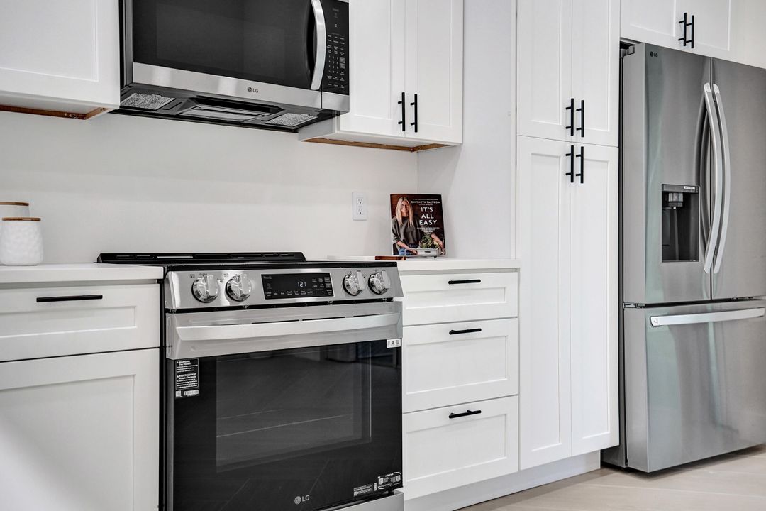 待售: $890,000 (4 贝兹, 2 浴室, 1998 平方英尺)