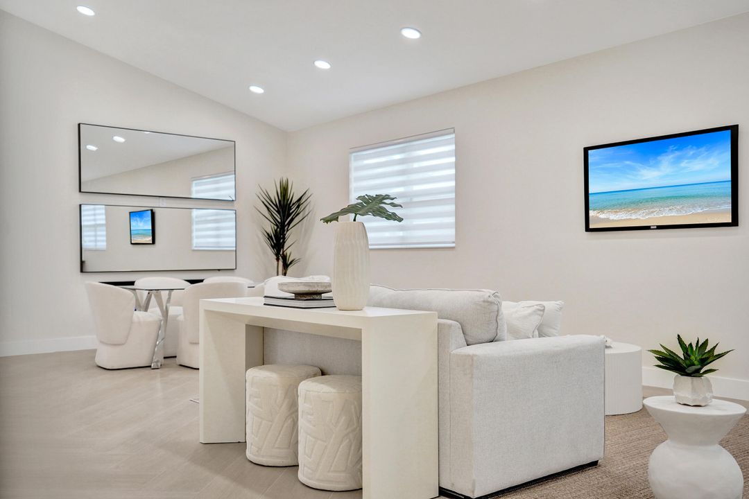 待售: $890,000 (4 贝兹, 2 浴室, 1998 平方英尺)