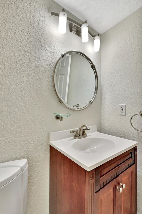 待售: $1,100,000 (3 贝兹, 2 浴室, 2036 平方英尺)