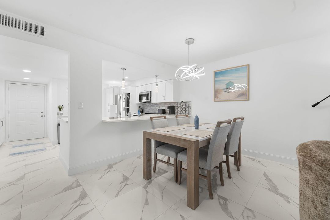 En Venta: $299,900 (2 camas, 2 baños, 1070 Pies cuadrados)