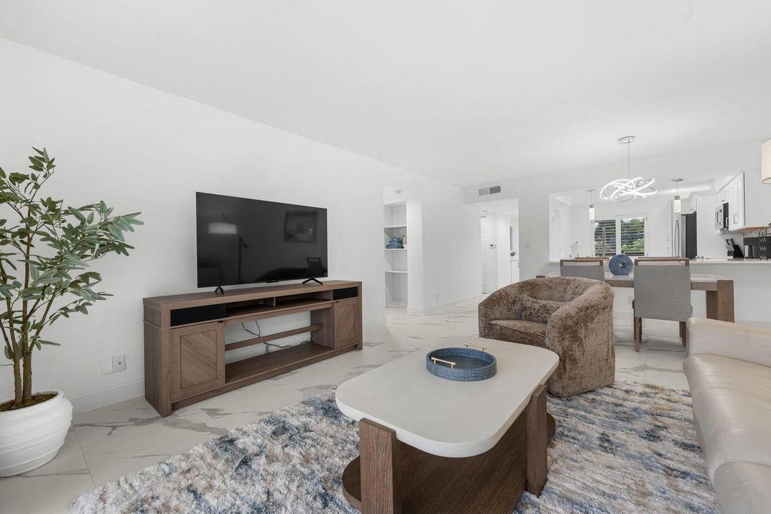 En Venta: $299,900 (2 camas, 2 baños, 1070 Pies cuadrados)