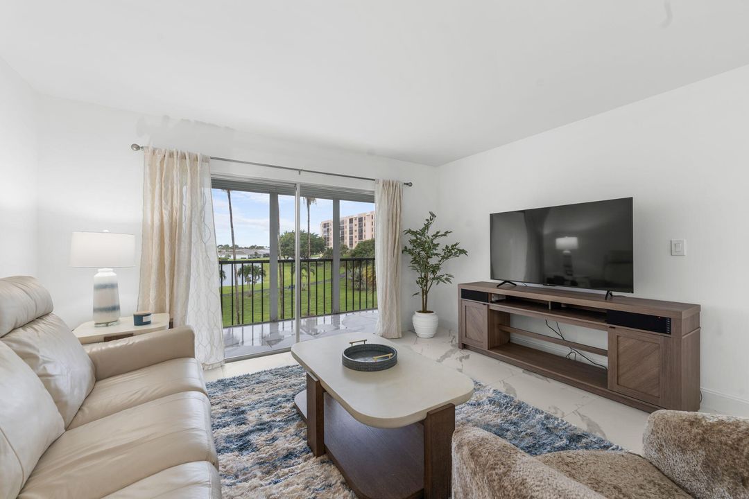 En Venta: $299,900 (2 camas, 2 baños, 1070 Pies cuadrados)