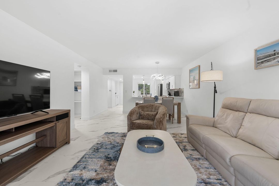 En Venta: $299,900 (2 camas, 2 baños, 1070 Pies cuadrados)