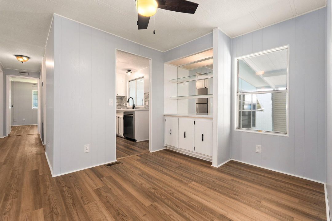 待售: $185,000 (2 贝兹, 2 浴室, 1104 平方英尺)