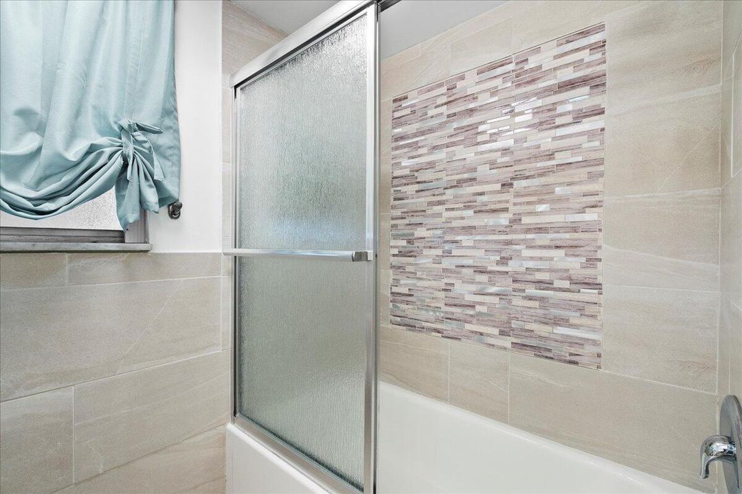 For Sale: $184,900 (2 beds, 2 baths, 1103 Square Feet)