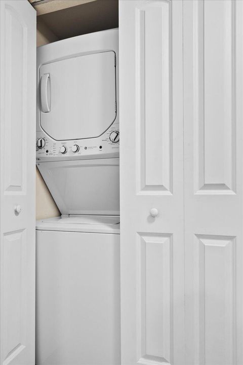 For Sale: $184,900 (2 beds, 2 baths, 1103 Square Feet)