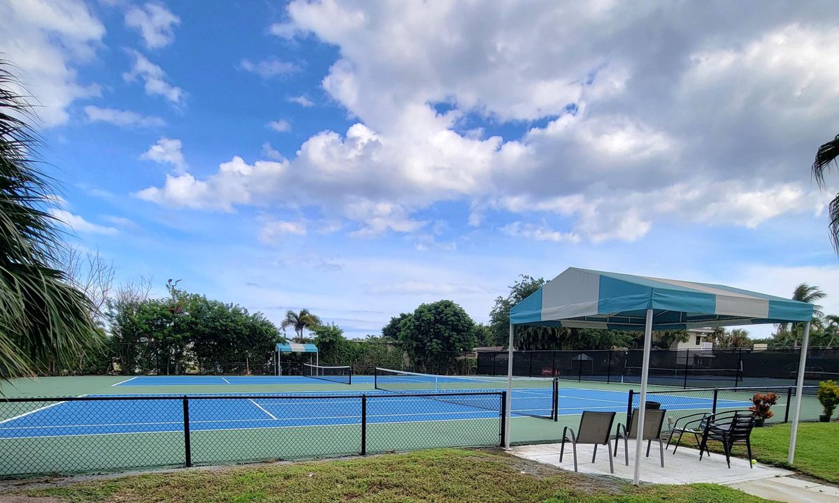 待售: $320,000 (2 贝兹, 2 浴室, 1380 平方英尺)