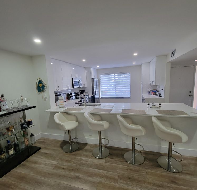 待售: $320,000 (2 贝兹, 2 浴室, 1380 平方英尺)