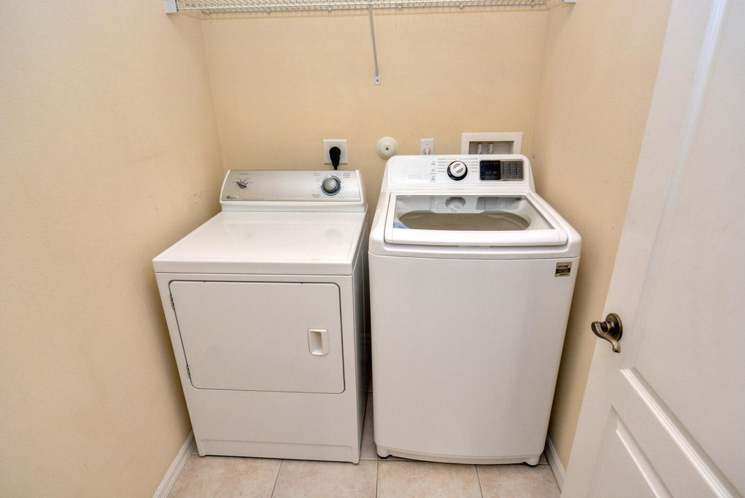 出租: $2,000 (3 贝兹, 2 浴室, 1353 平方英尺)