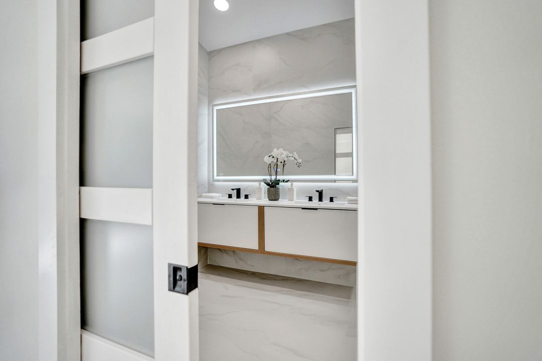 待售: $890,000 (4 贝兹, 2 浴室, 1998 平方英尺)