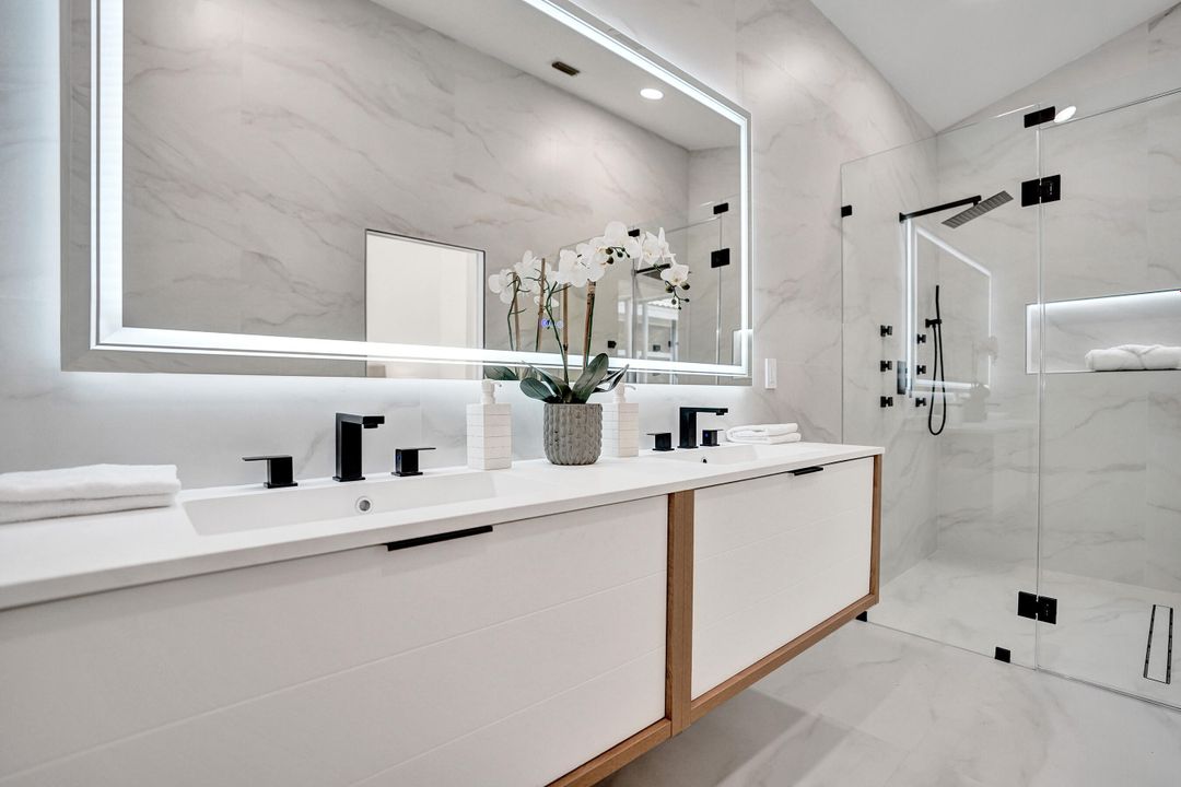 待售: $890,000 (4 贝兹, 2 浴室, 1998 平方英尺)