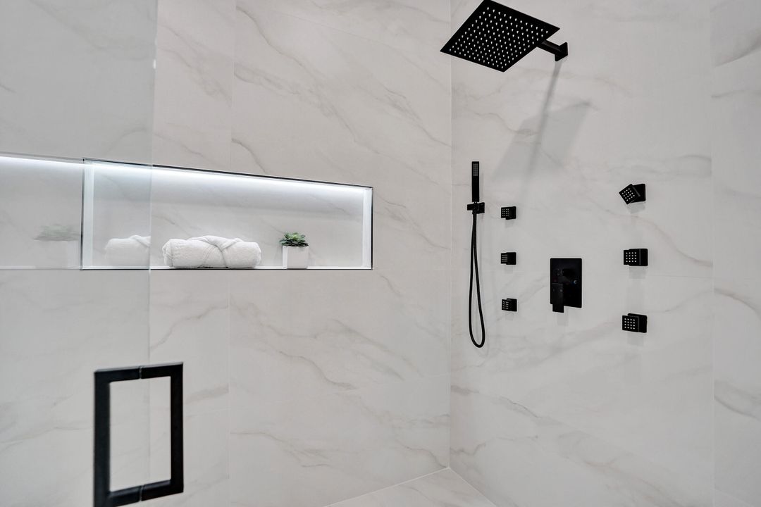 待售: $890,000 (4 贝兹, 2 浴室, 1998 平方英尺)