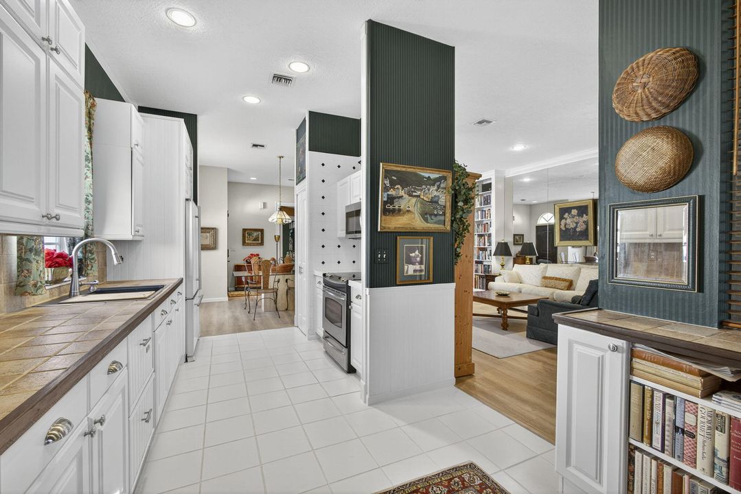 En Venta: $649,000 (3 camas, 2 baños, 1863 Pies cuadrados)