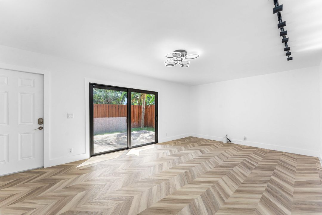 For Sale: $399,000 (2 beds, 2 baths, 1230 Square Feet)