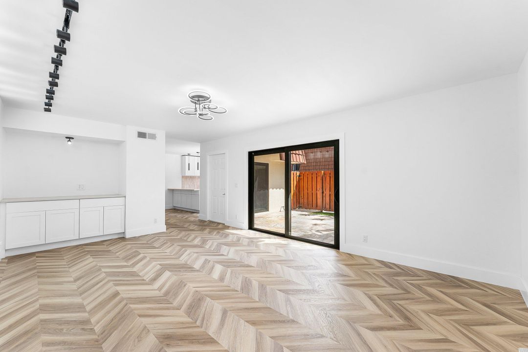 For Sale: $399,000 (2 beds, 2 baths, 1230 Square Feet)