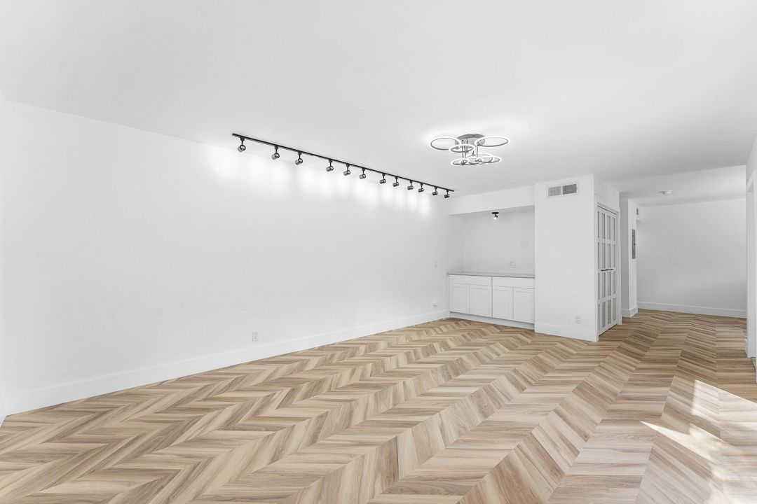 For Sale: $399,000 (2 beds, 2 baths, 1230 Square Feet)