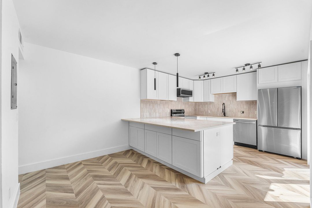 For Sale: $399,000 (2 beds, 2 baths, 1230 Square Feet)