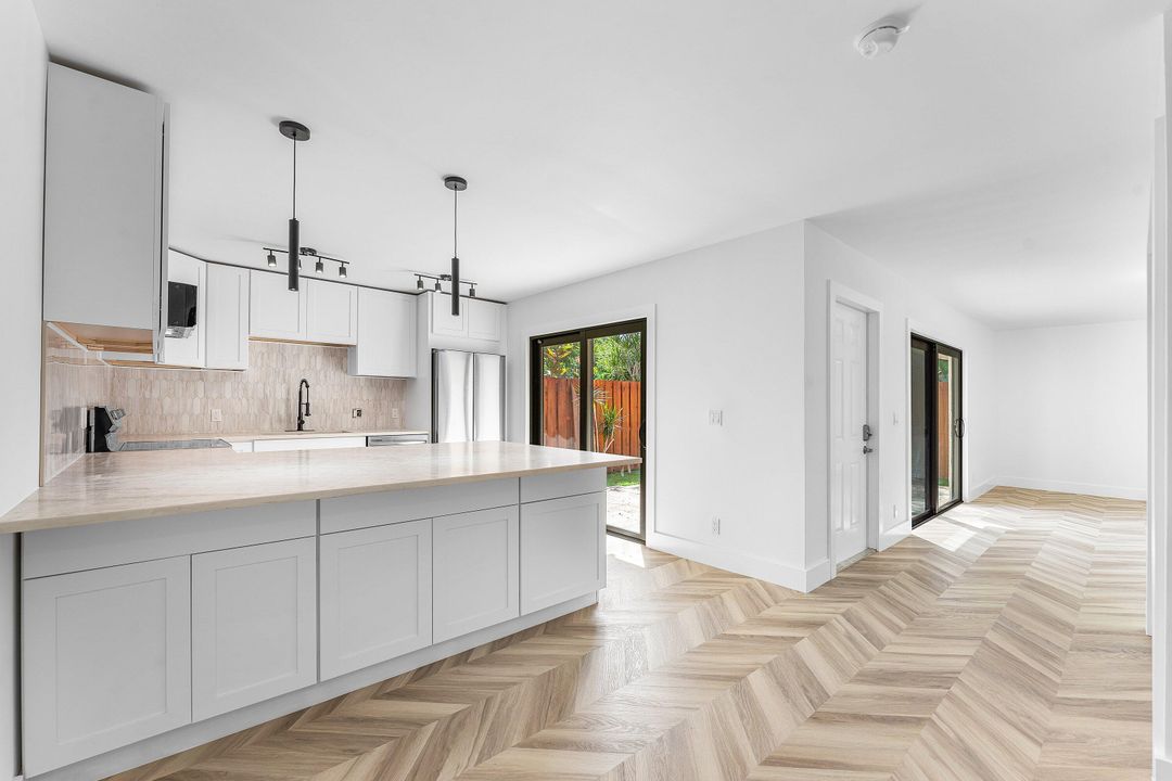 For Sale: $399,000 (2 beds, 2 baths, 1230 Square Feet)