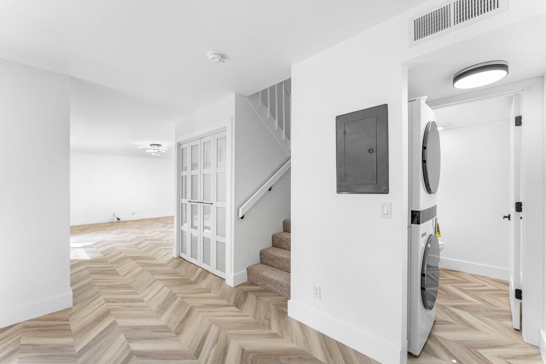 For Sale: $399,000 (2 beds, 2 baths, 1230 Square Feet)