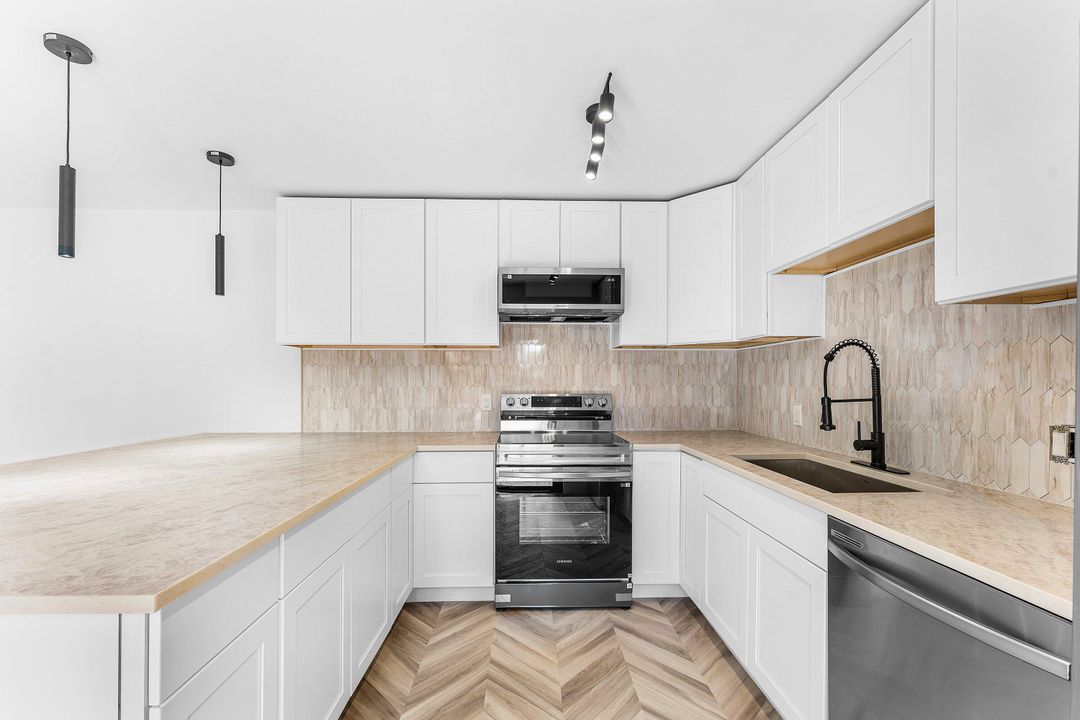 For Sale: $399,000 (2 beds, 2 baths, 1230 Square Feet)