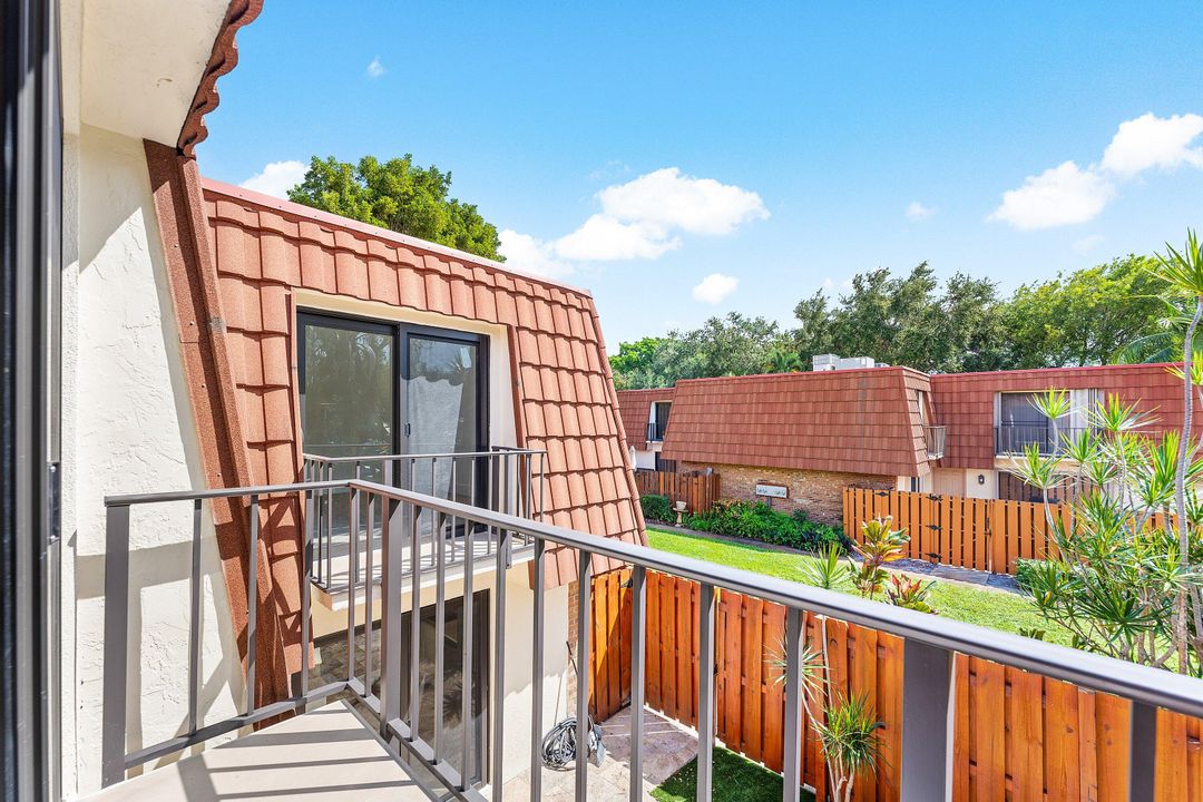 For Sale: $399,000 (2 beds, 2 baths, 1230 Square Feet)