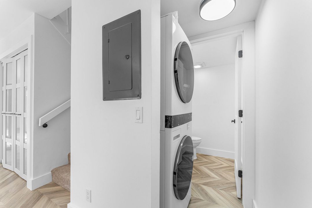 For Sale: $399,000 (2 beds, 2 baths, 1230 Square Feet)