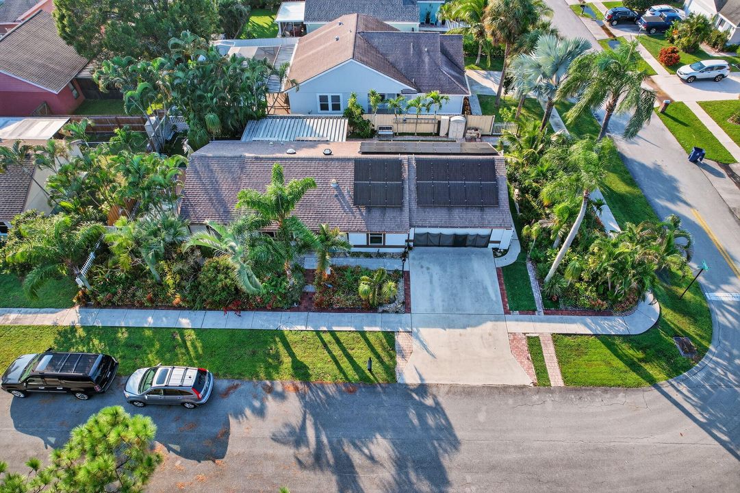 For Sale: $499,000 (2 beds, 2 baths, 1220 Square Feet)